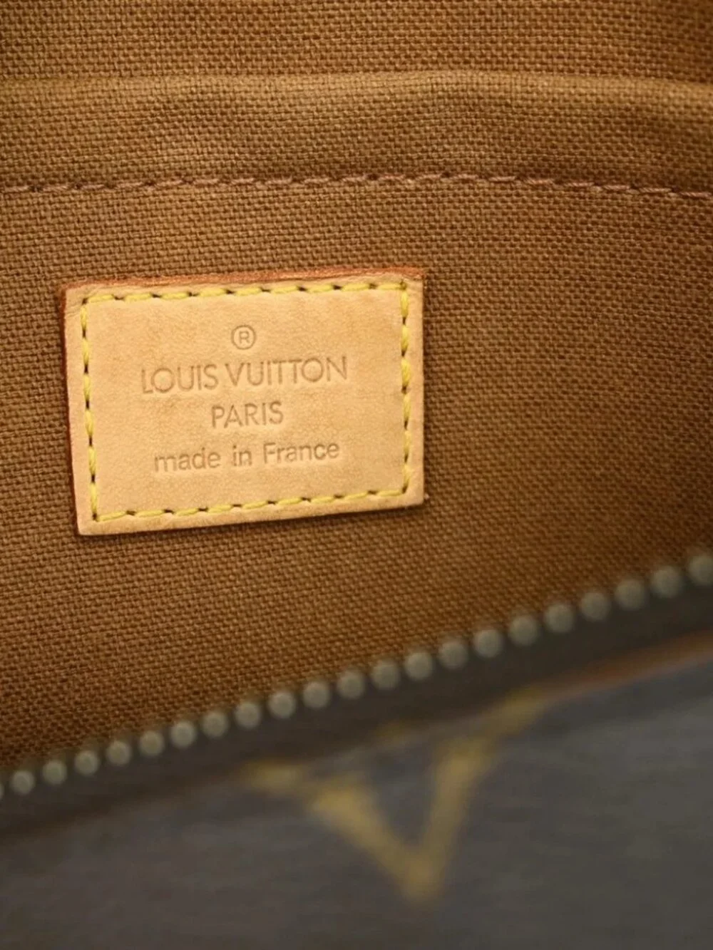 Louis Vuitton outside 	ab